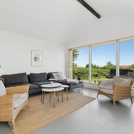 Karlotta - 500m From The Sea By Interhome