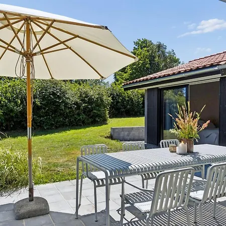 Karlotta - 500m From The Sea By Interhome