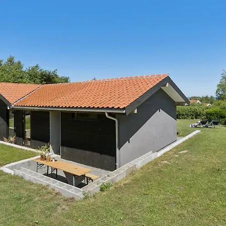 Karlotta - 500m From The Sea By Interhome